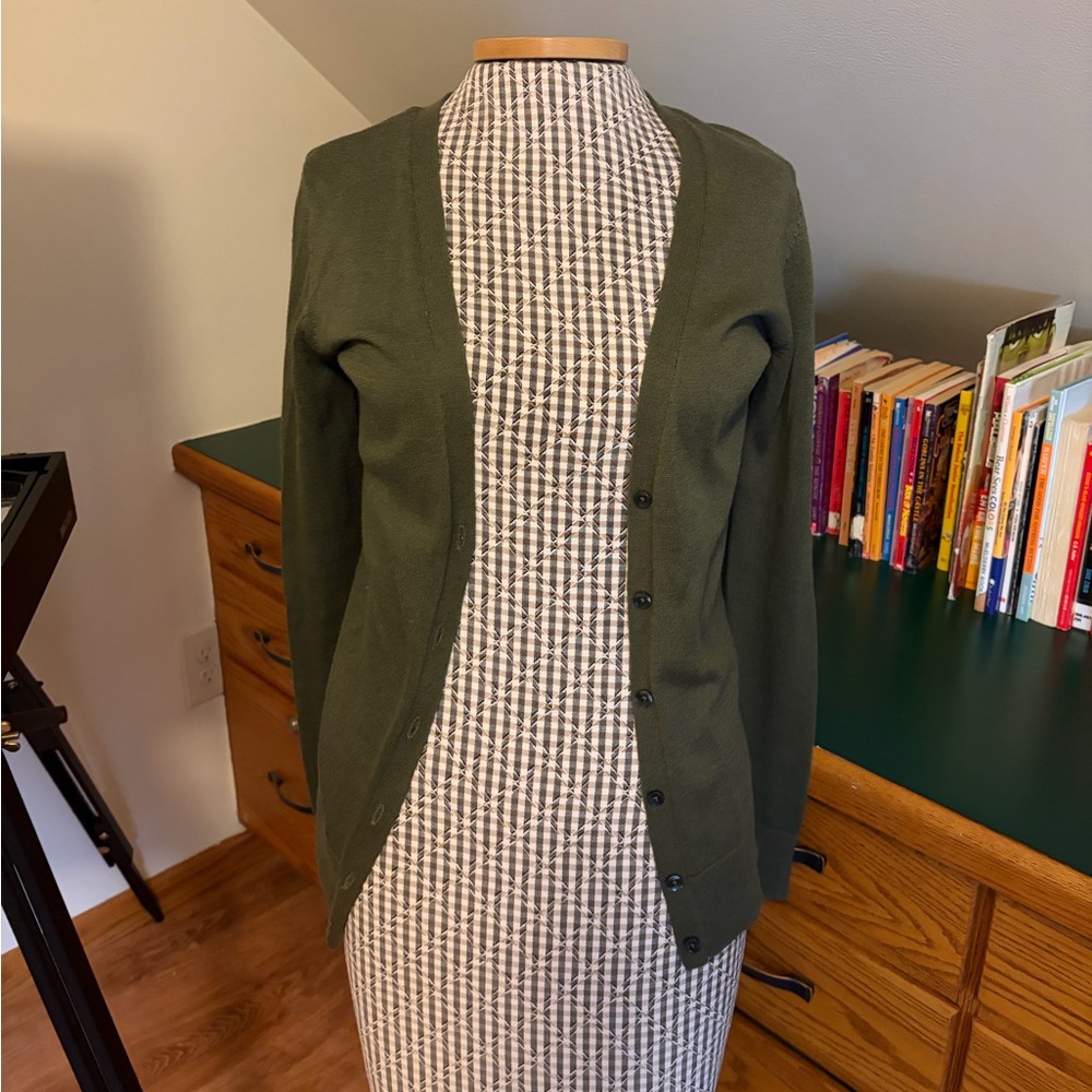 Women's Olive Green Amazon Essentials Cardigan Sweater Size Small With Buttons